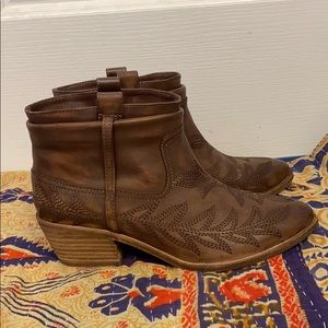 New Joie Ajax Brown Western Detailed Ankle Bootie